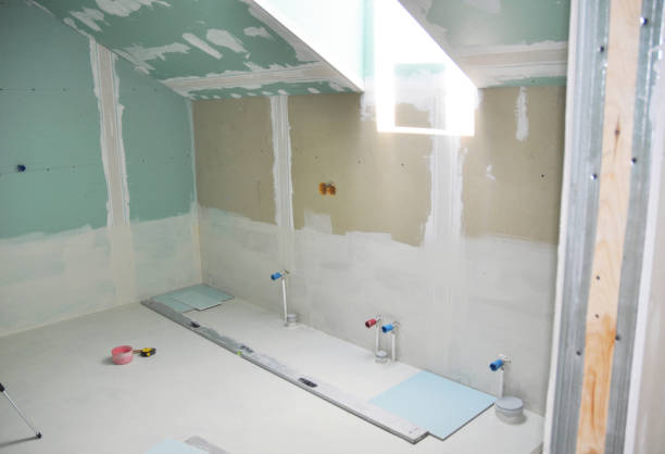 Best Wallpaper Removal and Painting  in Westlake Vlage, IL